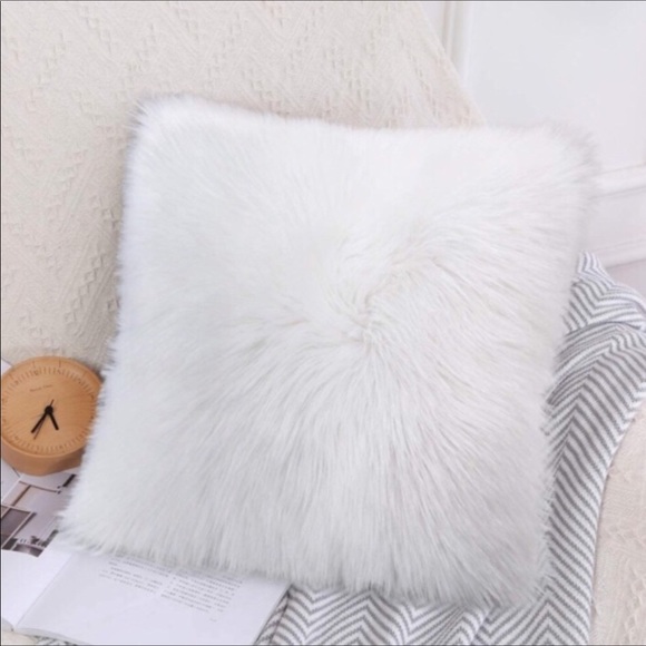 2pcs Modern Style Chair Faux Fur Pillow Cases New - Picture 2 of 3